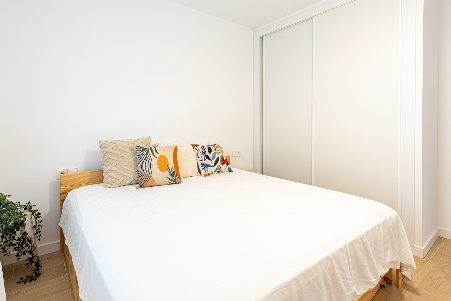 Dormitorio con armario